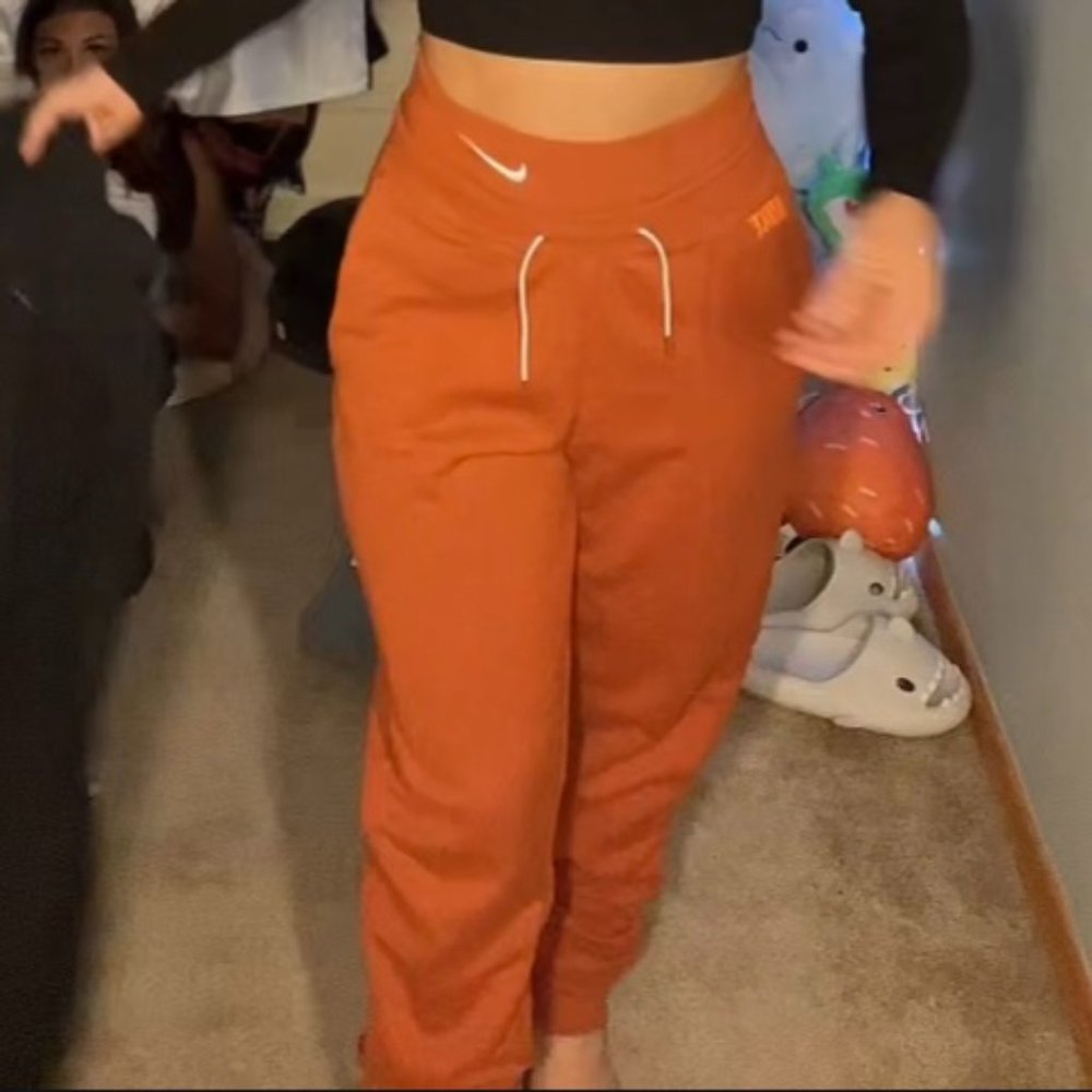 🤖 orange nike joggers 🤖